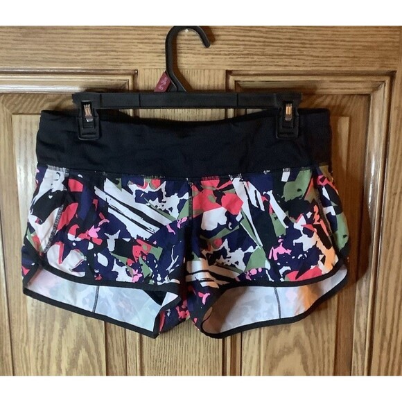 Lululemon Run Speed Shorts Pop Cut Boom Juice Black Camo Sz 6 EUC - Picture 1 of 5